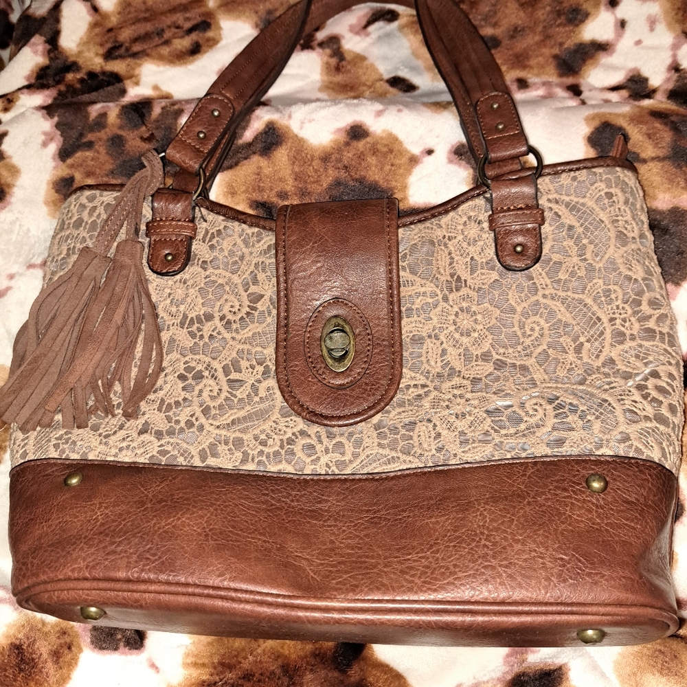 Justin conceal carry shoulder bag
